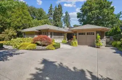 391 Rossmore Boulevard Burlington Ontario L7N 1R9