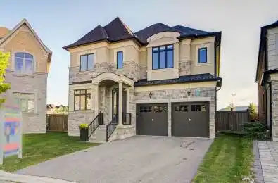 27 Mike Boshevski Court Aurora Ontario L4G 3G7