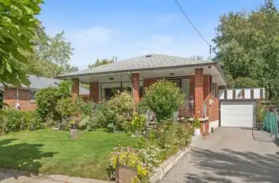 11 Calumet Crescent Toronto E09 Ontario M1H 1W4