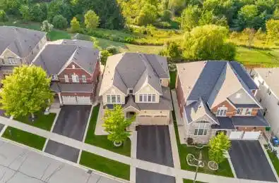 44 Gentle Fox Drive Caledon Ontario L7C 3S5