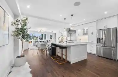17 Earnscliffe Road Toronto C03 Ontario M6E 1J4