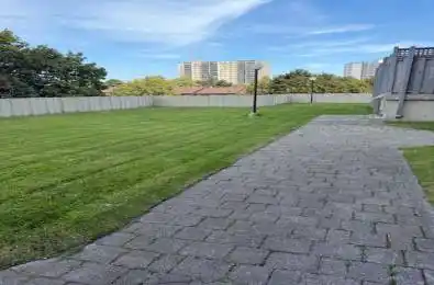 15 Torrance Road Unit# 1811 Toronto E08 Ontario M1J 3K2