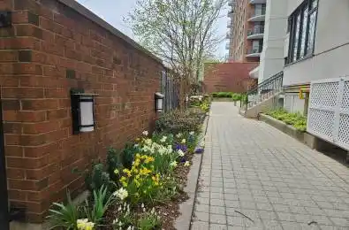 47 St Clair Avenue Unit# 803 Toronto C02 Ontario M4V 3A5