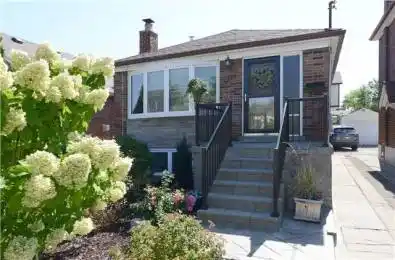 129 Memorial Park Avenue Toronto E03 Ontario M4J 2K2