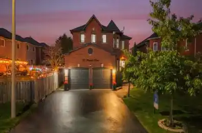 33 Hartrick Place Whitby Ontario L1R 2C2