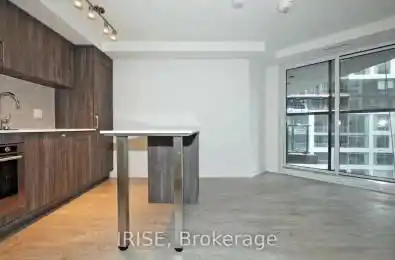 576 Front Street Unit# 813e Toronto C01 Ontario M5V 1C1