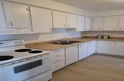 2 Orchard Heights Boulevard Unit# 206 Aurora Ontario L4G 3W3