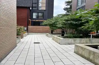 33 Dundonald Street Unit# TH6 Toronto C08 Ontario M4Y 1K3