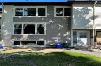 13 Banner Road Unit# L South of Baseline to Knoxdale Ontario K2H 8T3