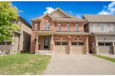 51 Arthur Mclaughlin Street Clarington Ontario L1C 0T6