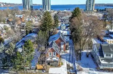 81 Innisfil Street Barrie Ontario L4N 3E3