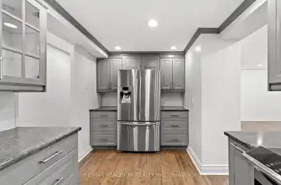 130 Neptune Drive Unit# 702 Toronto C04 Ontario M6A 1X5