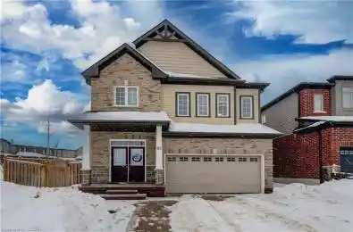 82 CASTLEBAY Street Kitchener Ontario N2R 1W6