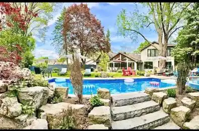 876 Parkland Avenue Mississauga Ontario L5H 3H1